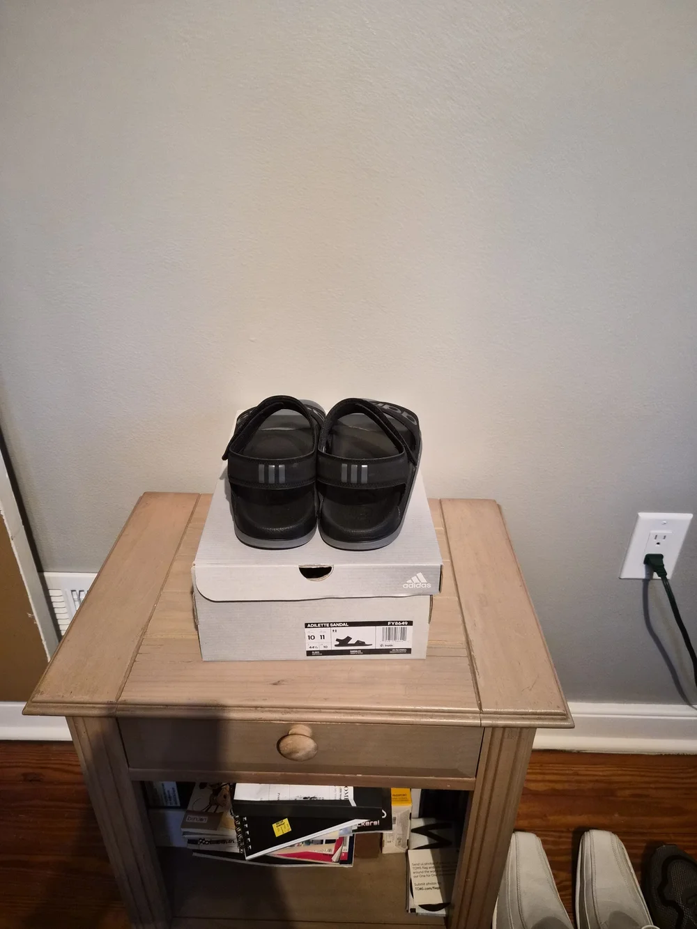 Adidas MENS Size 10 Black & Gray Strap Slide Sandals